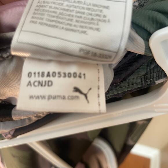 Puma Girls Camo Print Hooded Top & Leggings Set Size Medium (8-10) Pink/Gray - Picture 16 of 16